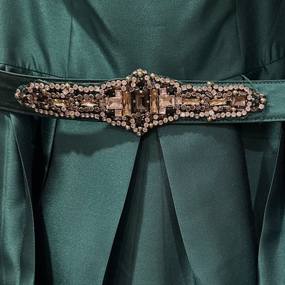 Eliza J Deep Green Off-the-Shoulder Evening/Holiday Gown, Size 10 - Picture 6 of 11